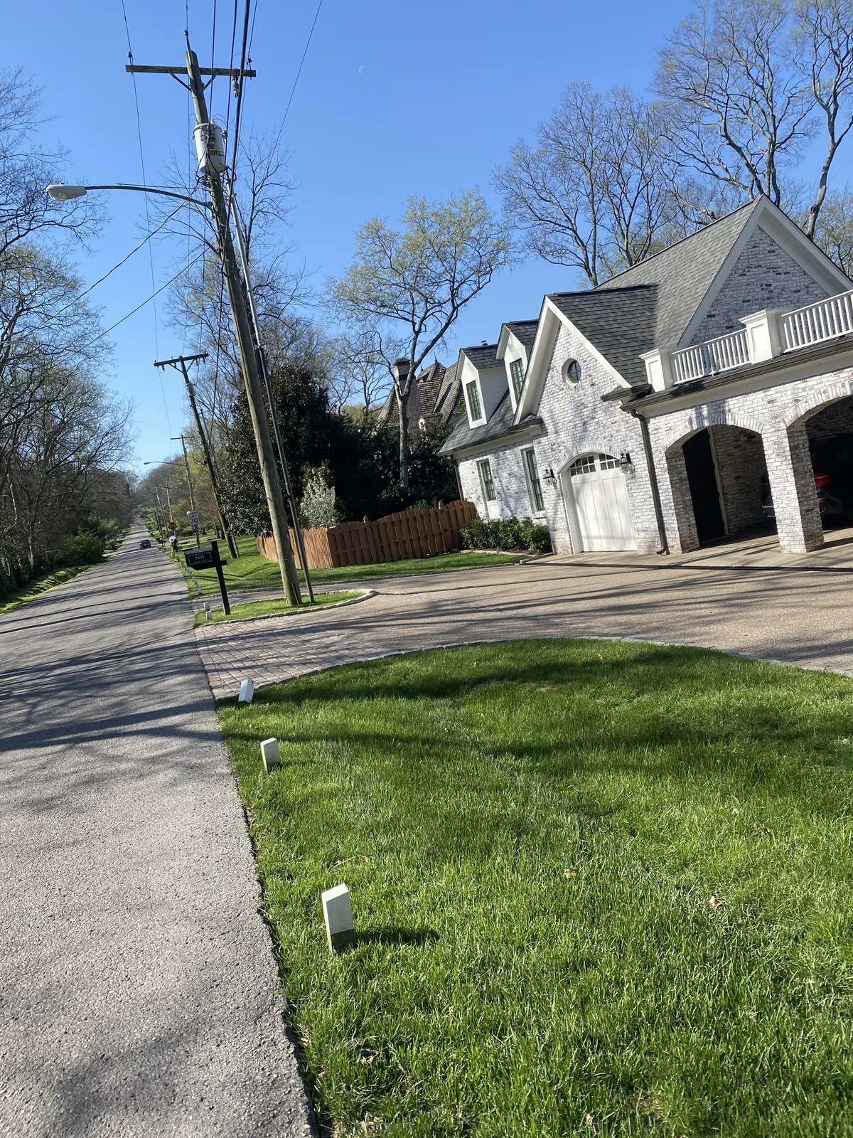 Lush Green Lawn Beside Residential Driveway in Belle Meade — Mr. Lawn Care, Middle Tennessee lawn treatment