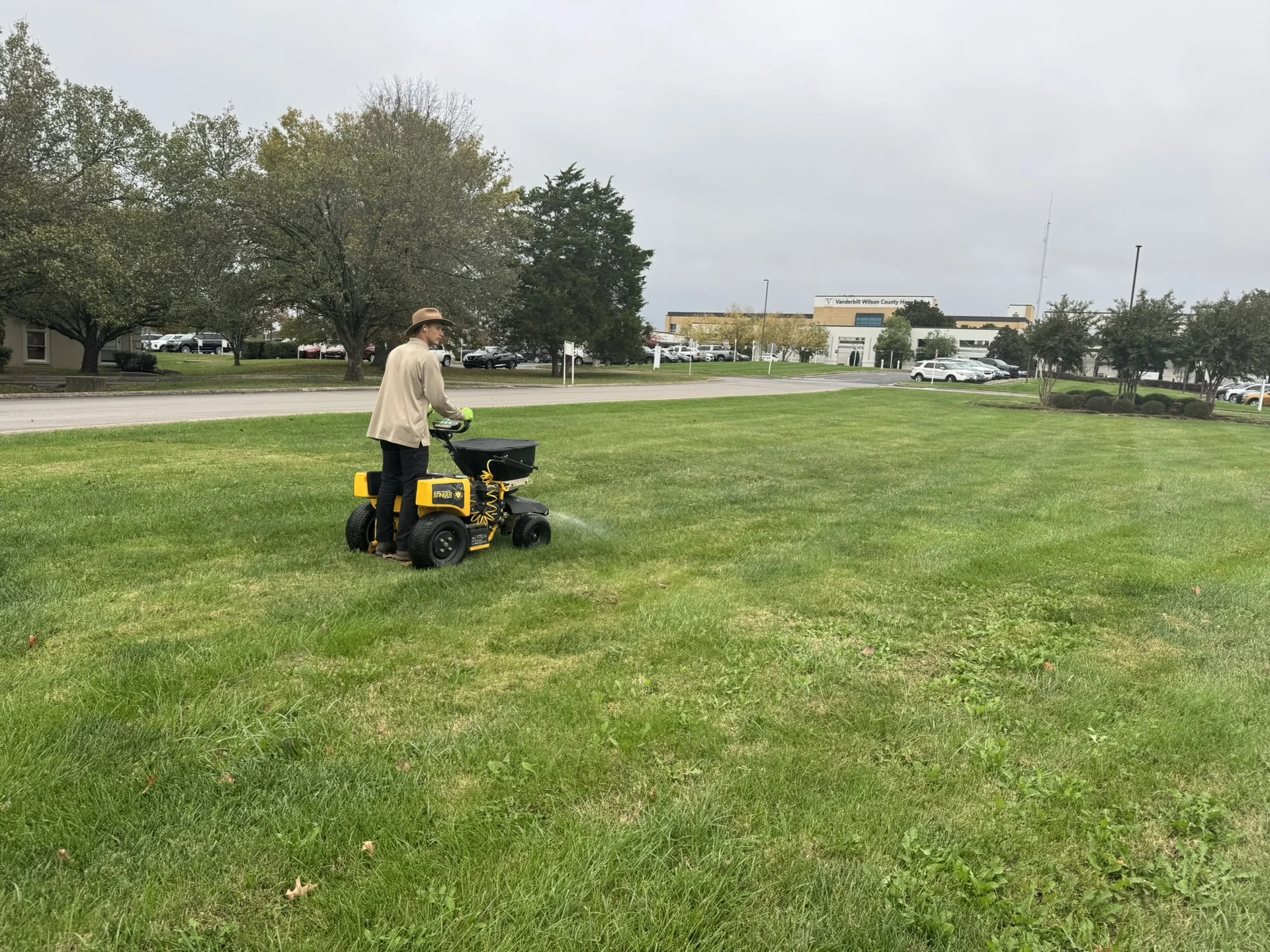 Stinger Gateway Applicator and Our Horticulturist Kirkland Operating It at Vanderbilt Hospital Hes Appliying Granular Fertilizer and Liquid Weed Control Hes Facing Away — Mr. Lawn Care, Middle Tennessee lawn treatment